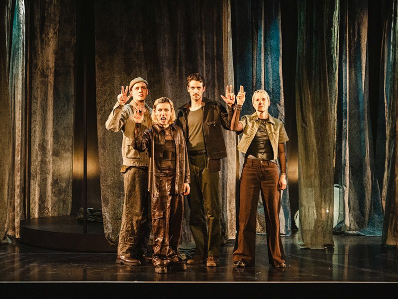 Foto: Julius Béla Dörner, Laura Laufenberg, Julian Tzschentke, Bettina Kerl © Luiza Puiu