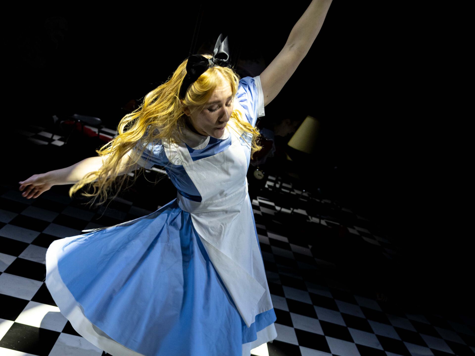 ALICE IM WUNDERLAND mit Vivienne Causemann